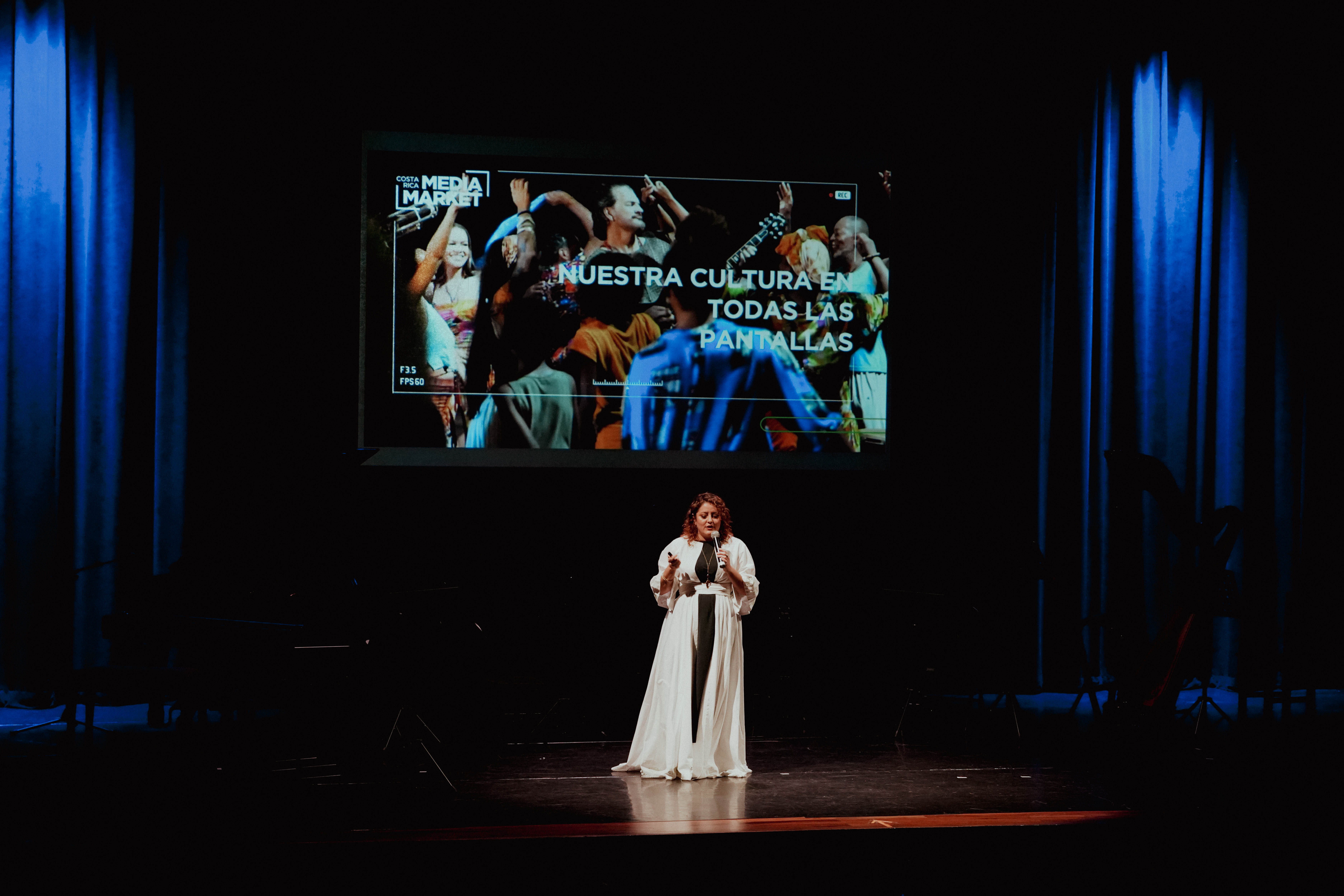 2.6.-Gala-Teatro-Eugene.jpg